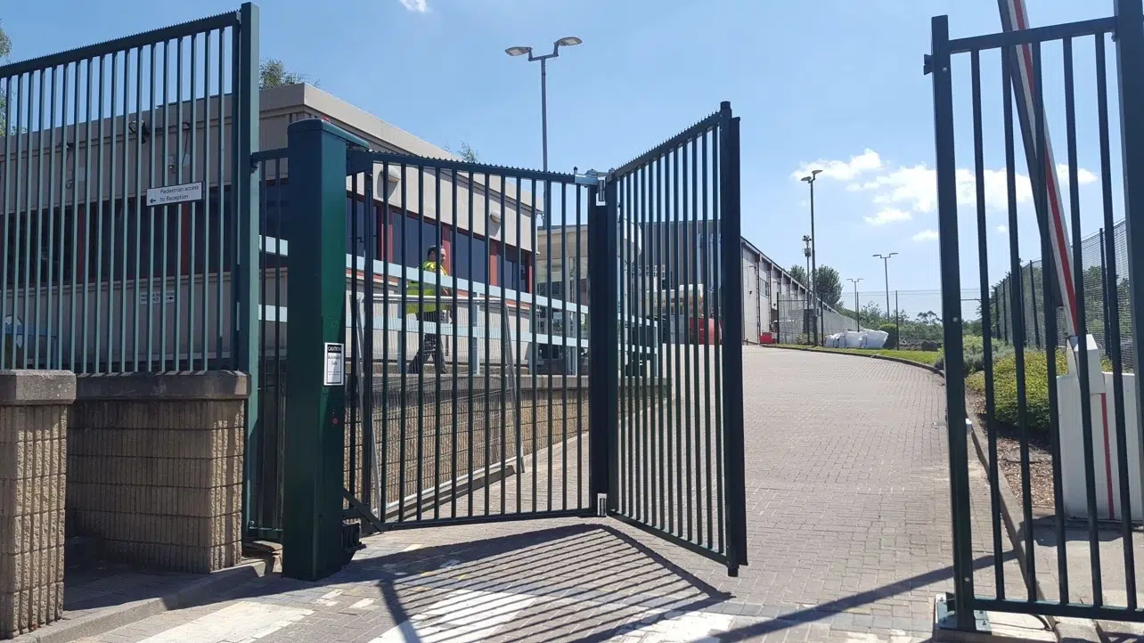 bifolding gate