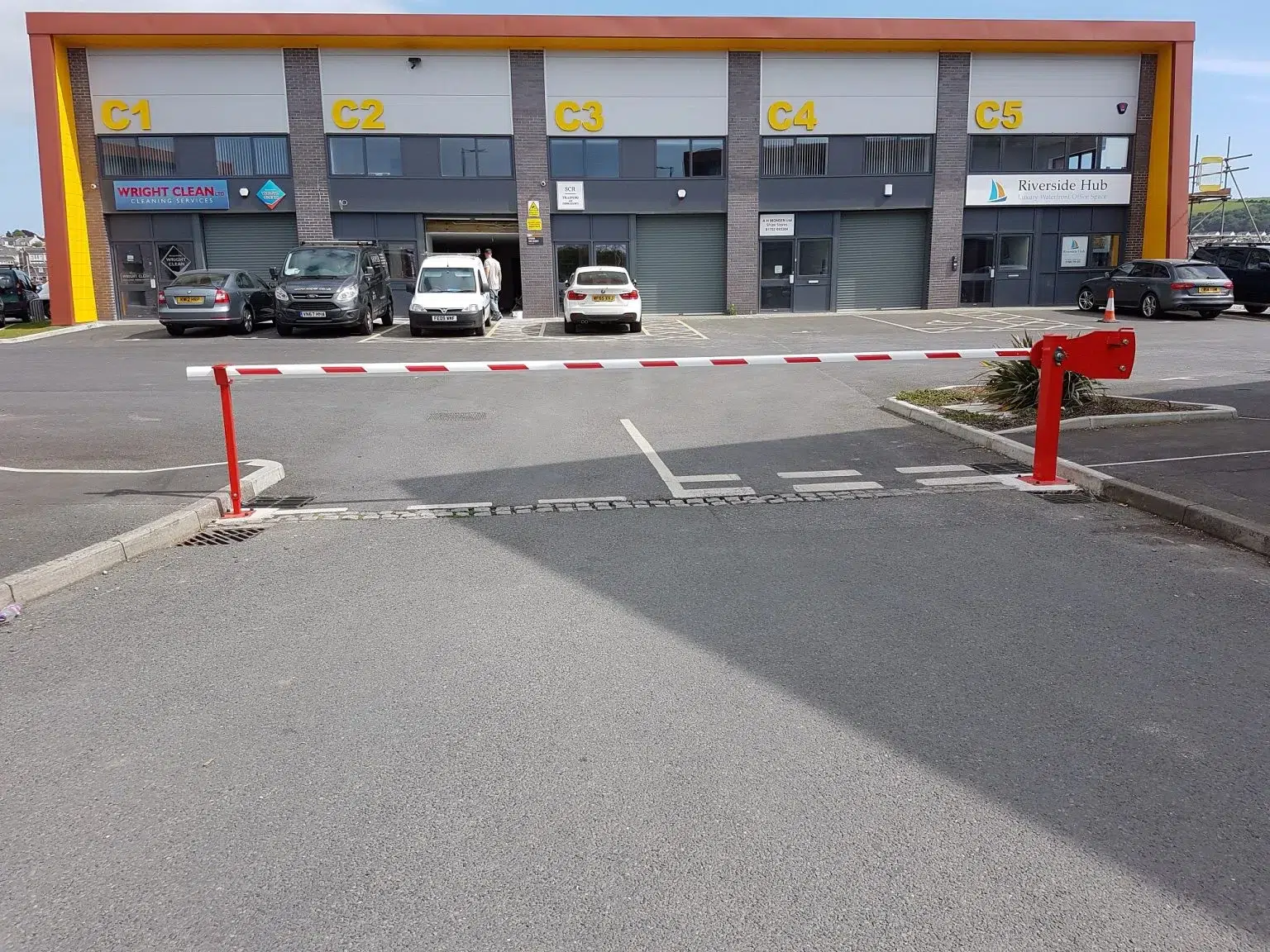 PF5000-21STD Standard Duty Manual Barrier - Image 2